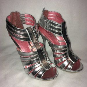 Max Rave Silver Heels Size 8